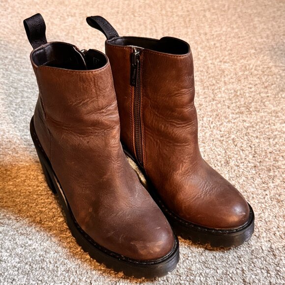 LIKE NEW Dr. Martens heeled boots "Magdalena" size 38 BEAUTIFUL PATINA - Picture 2 of 4